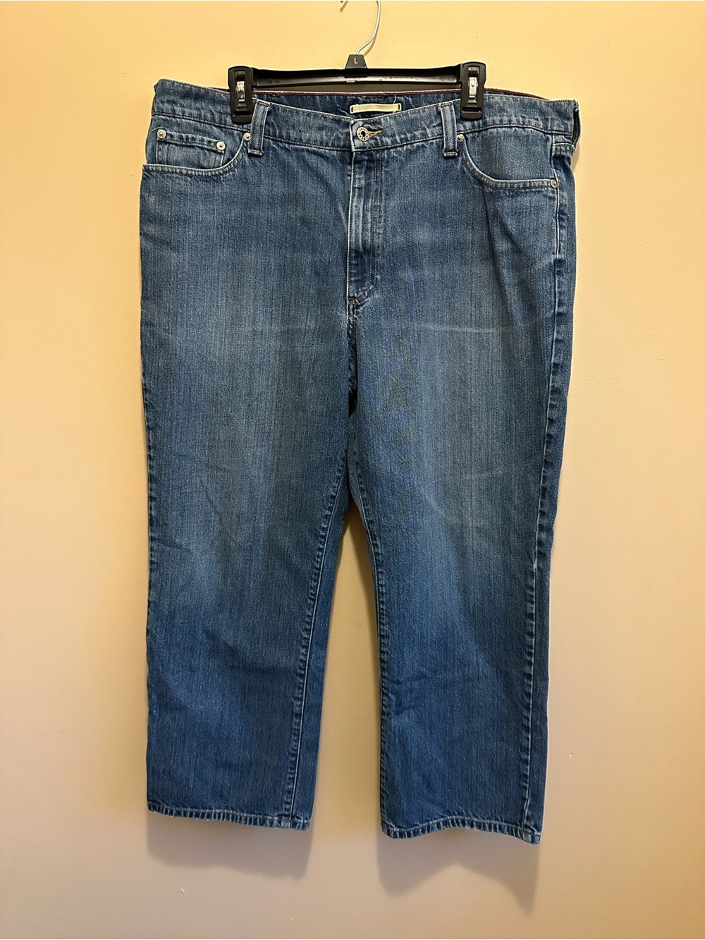 LL Bean Natural Fit Mens Jeans 40x29 Med Wash Relaxed Straight Leg Pockets